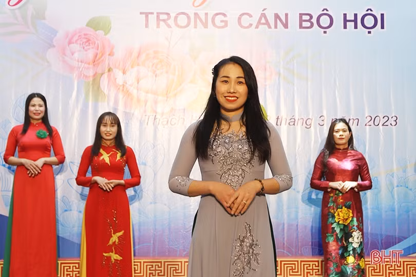 Phụ nữ Thạch Hà thanh lịch trong chương trình “Duyên dáng áo dài”