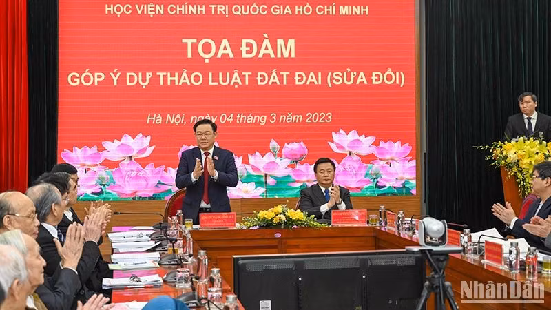 Sửa đổi Luật Đất đai phải tổng thể, lâu dài, không để xảy ra cài cắm lợi ích nhóm