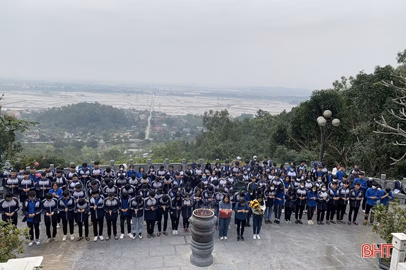 Hành hương về địa chỉ đỏ - cách giáo dục hiệu quả về lịch sử cho học sinh