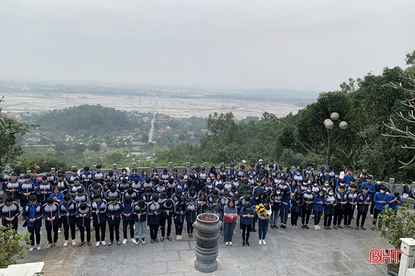 Hành hương về địa chỉ đỏ - cách giáo dục hiệu quả về lịch sử cho học sinh