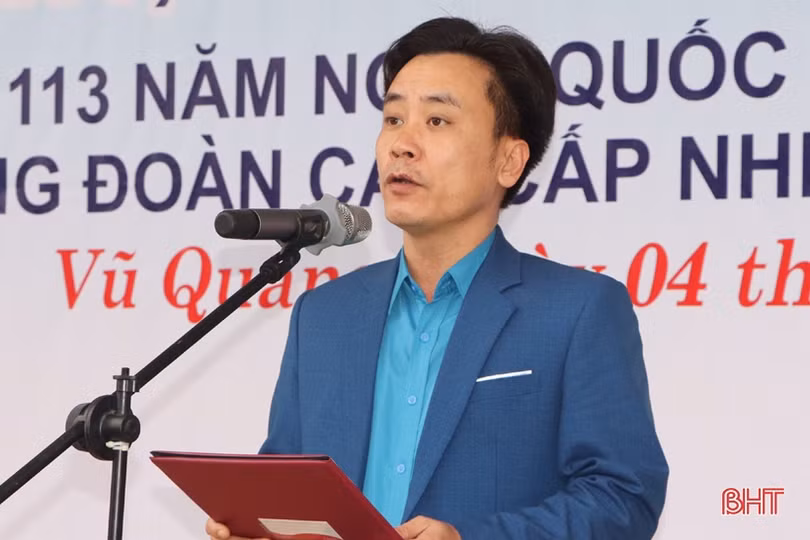 Giải bóng chuyền chào mừng đại hội công đoàn các cấp ở Vũ Quang