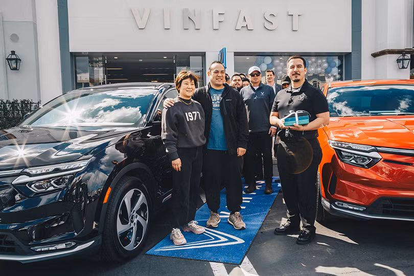 VinFast chính thức bàn giao xe cho khách hàng Mỹ