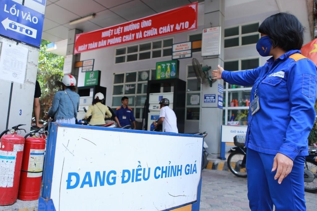 Đề xuất giảm 50% thuế tiêu thụ đặc biệt đối với xăng, giảm 50% thuế GTGT với xăng, dầu ảnh 1 Đề xuất giảm 50% thuế tiêu thụ đặc biệt đối với xăng, giảm 50% thuế GTGT với xăng, dầu