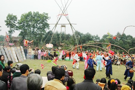 Chương trình "Tết làng Việt" tại Hương Khê với nhiều trò chơi dân gian, đậm đà bản sắc dân tộc. Ảnh: Minh Chiến