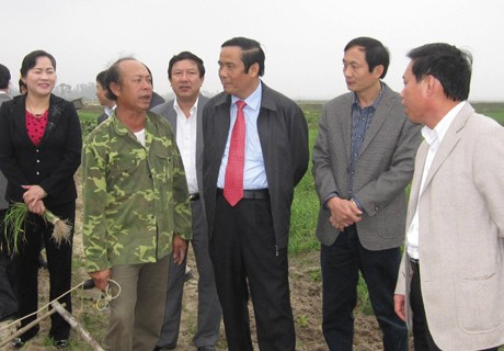 Bí thư Tỉnh ủy Nguyễn Thanh Bình và đoàn ythăm hỏi tình hình sản xuất ở xã Thiên Lộc (Can Lộc)...