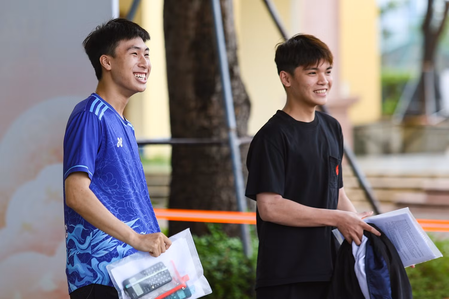 Những nụ cười rạng rỡ sau môn thi đầu tiên tiếp thêm động lực để các sĩ tử Hà Tĩnh bước vào những môn thi tiếp theo của Kỳ thi tốt nghiệp THPT năm 2026.