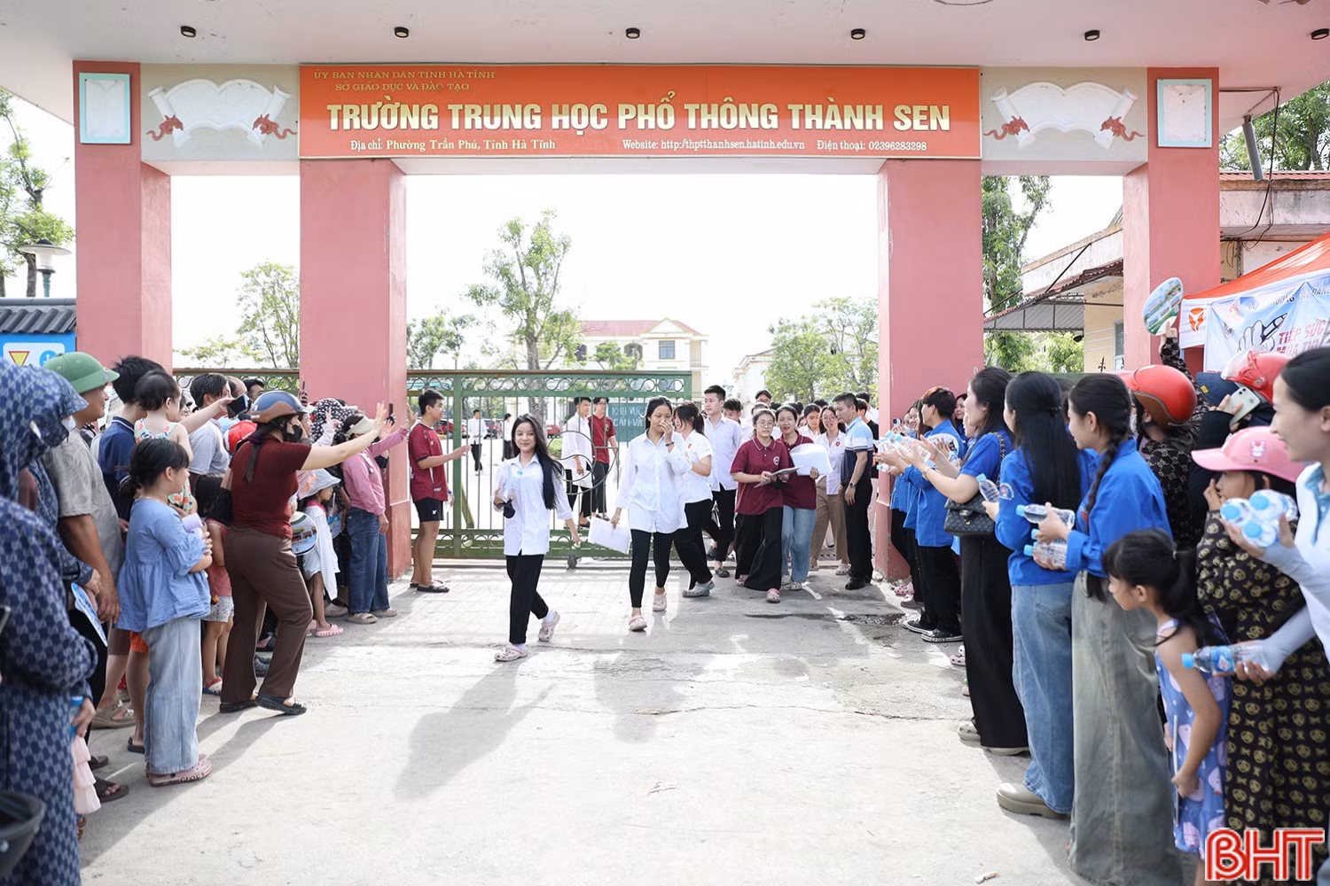 Thí sinh tại điểm thi Trường THPT Thành Sen hoàn thành ngày thi đầu tiên. bqbht_br_aimg-8684.jpg