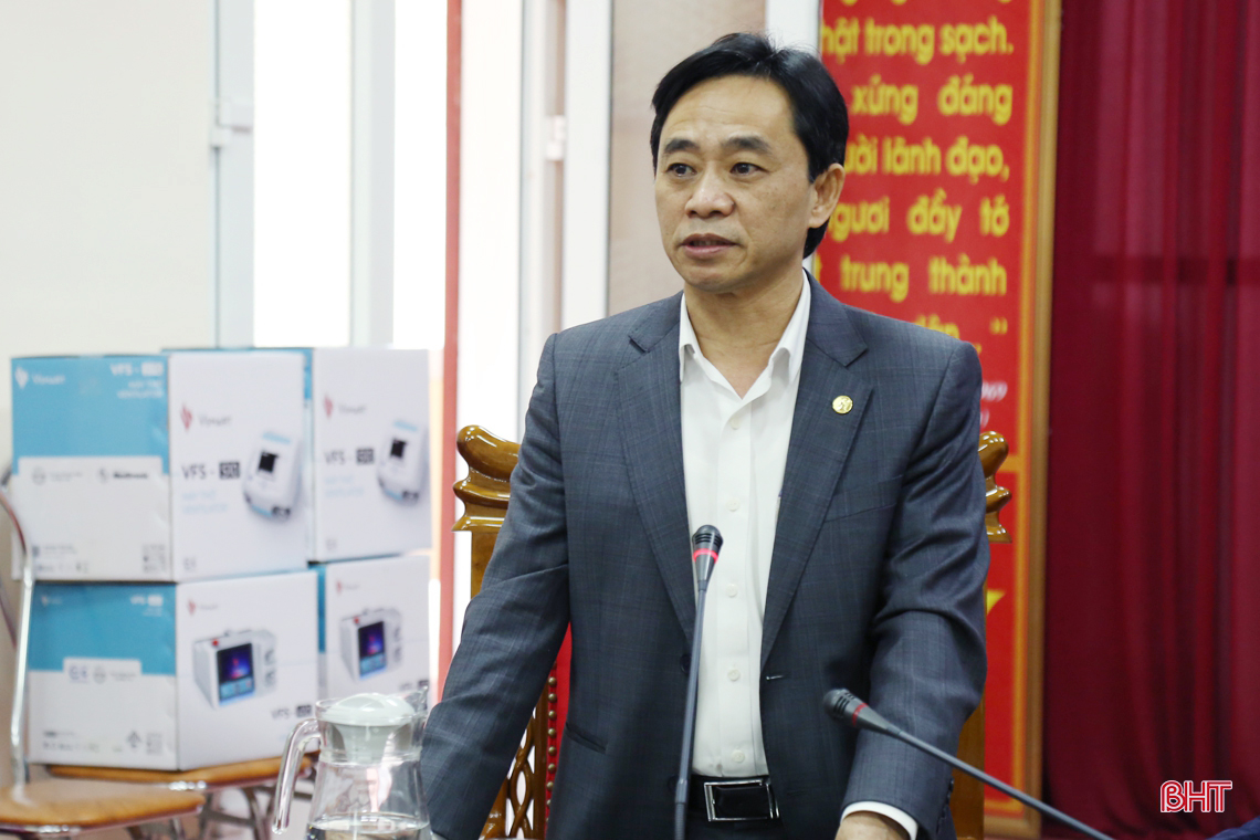 Phó Trưởng ban Thường trực Ban Tổ chức Trung ương trao quà tết tại Hà Tĩnh