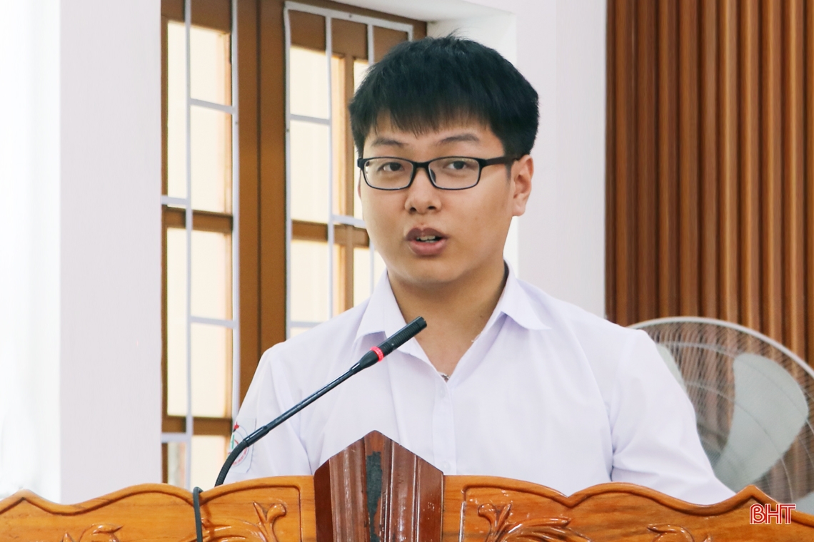 Lãnh đạo tỉnh chúc mừng 2 học sinh Hà Tĩnh dự các kỳ thi quốc tế