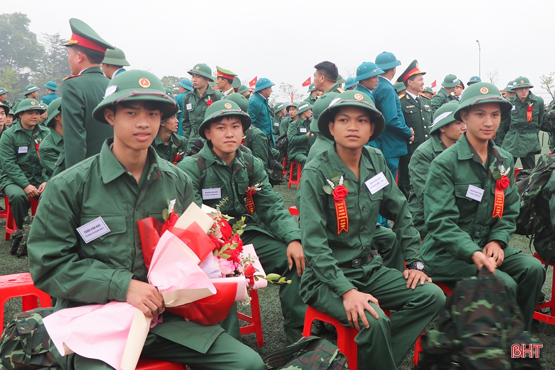 Lãnh đạo Hà Tĩnh, Bộ Quốc phòng dự lễ giao nhận quân tại các địa phương