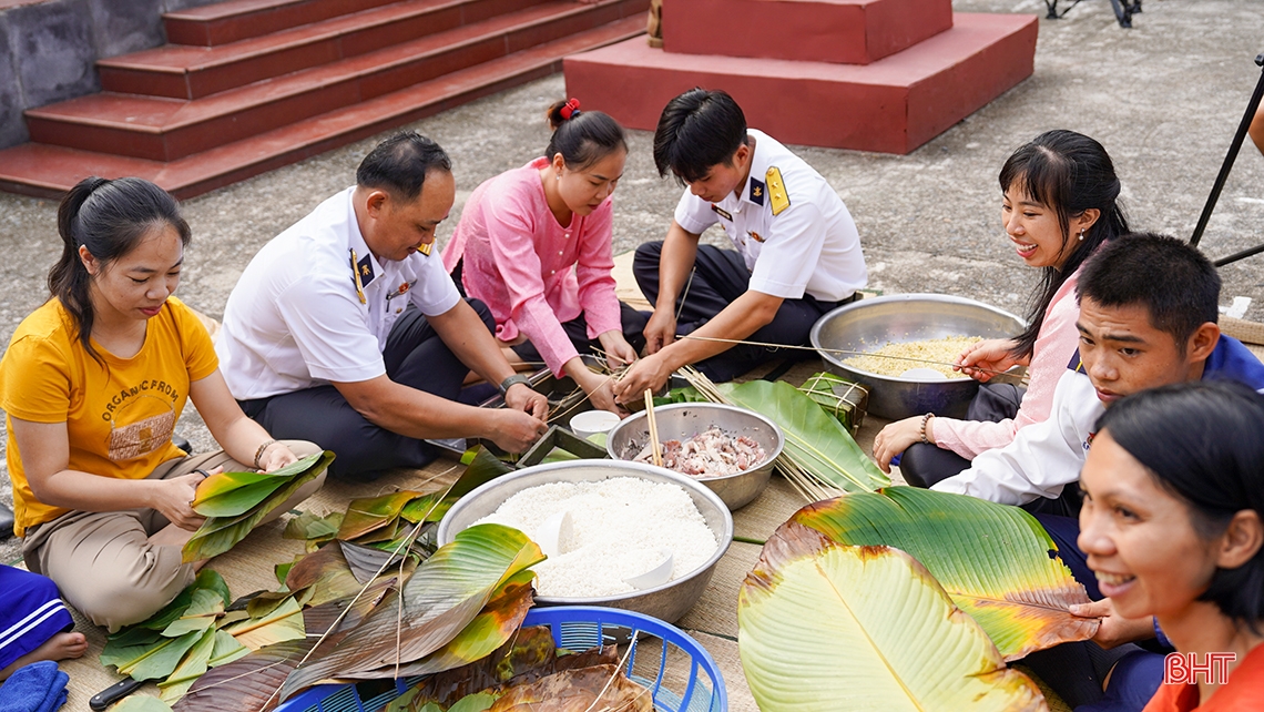 Canh giữ biển trời cho Tổ quốc vào xuân (bài 2): Tết ở Nhà giàn, Trường Sa lạ lắm!