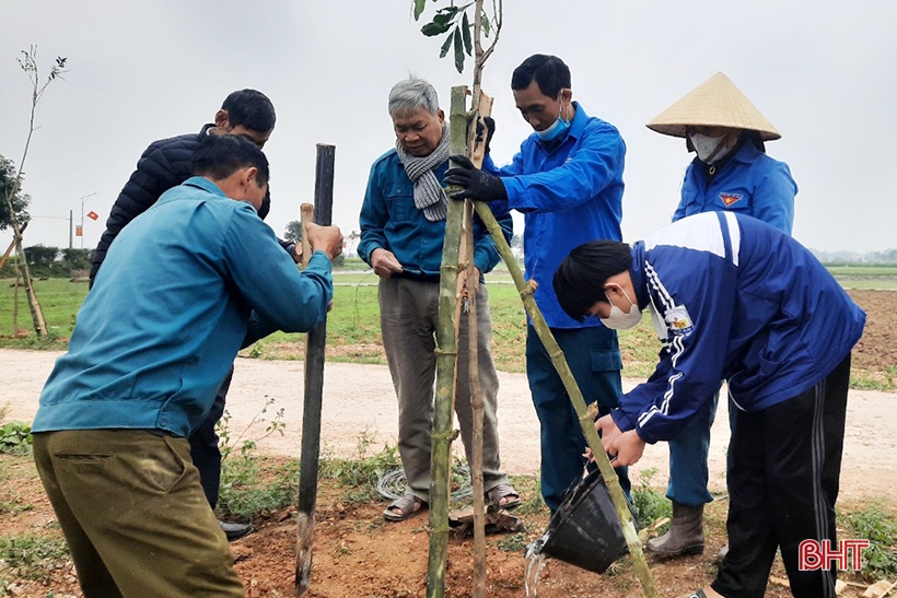 Các địa phương Hà Tĩnh sôi nổi ra quân trồng cây đầu xuân