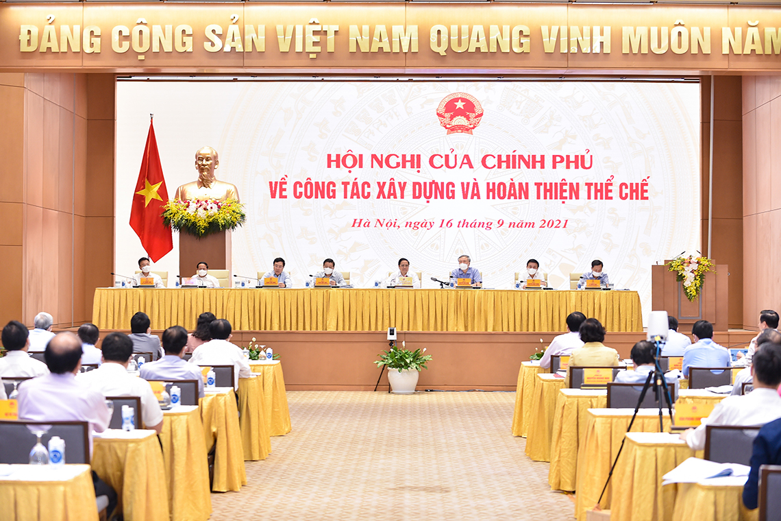 Xây dựng, hoàn thiện thể chế đảm bảo khoa học và tính khả thi
