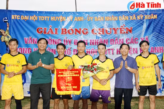 to chuc thanh cong giai bong chuyen nam huyen ky anh