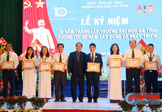 dai hoc ha tinh ky niem 10 nam thanh lap nhan co thi dua cua chinh phu
