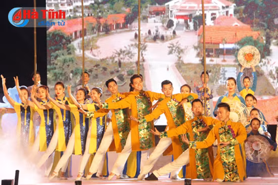xuan thanh bien hat chinh thuc khai truong mua du lich bien ha tinh