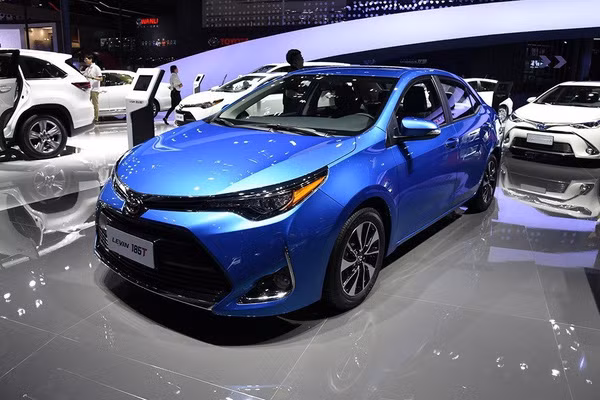 lam quen voi mot toyota corolla 2017 mang thiet ke khac biet