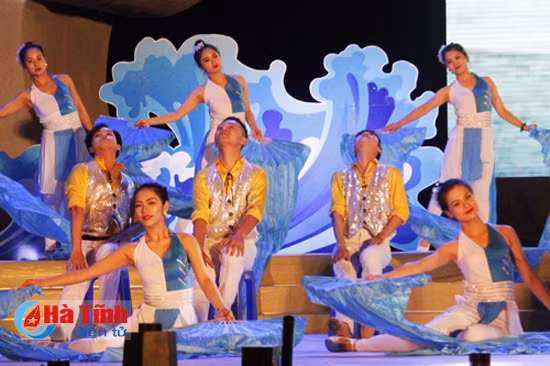 xuan thanh bien hat chinh thuc khai truong mua du lich bien ha tinh