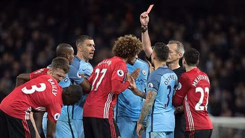 m u mat nguoi van khoa chat man city tai etihad