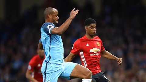 m u mat nguoi van khoa chat man city tai etihad