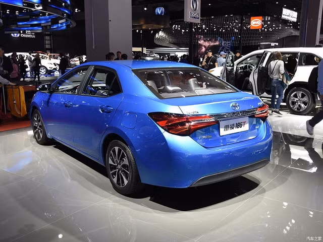 lam quen voi mot toyota corolla 2017 mang thiet ke khac biet