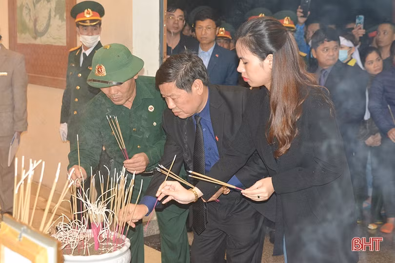 Lãnh đạo tỉnh Hà Tĩnh dâng hương tưởng nhớ các liệt sỹ hy sinh ở Rào Trăng 3