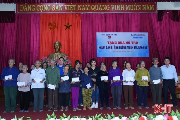 Thêm nhiều phần quà ý nghĩa hướng về người dân vùng lũ Hà Tĩnh