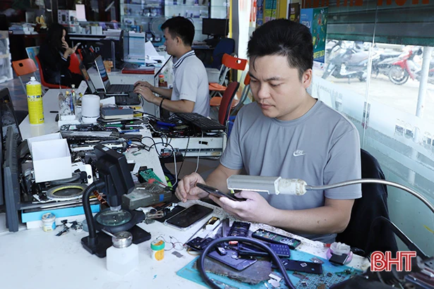 Nhiều dịch vụ miễn phí hỗ trợ người dân Hà Tĩnh sau lũ