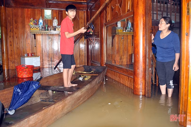 “Mục sở thị” cảnh sống chung với lũ của người dân miền núi Hà Tĩnh