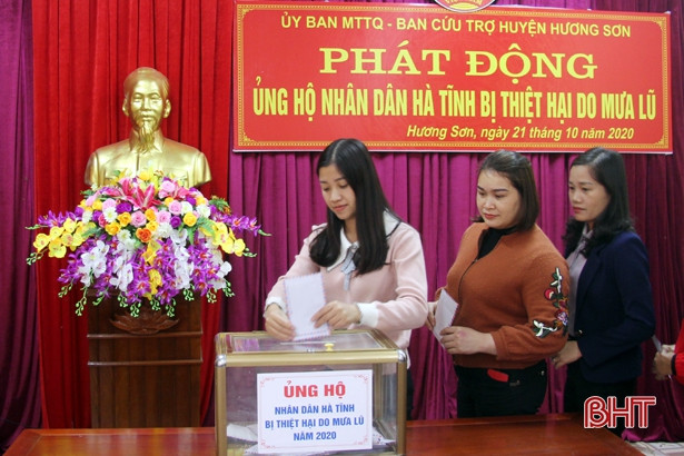 Hương Sơn quyên góp gần 40 triệu đồng ủng hộ người dân vũng lũ