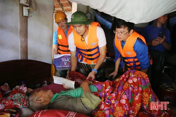 Nhiều tình cảm hỗ trợ đến với người dân vùng lũ