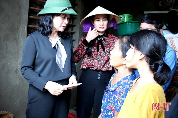 Nhiều tình cảm hỗ trợ đến với người dân vùng lũ