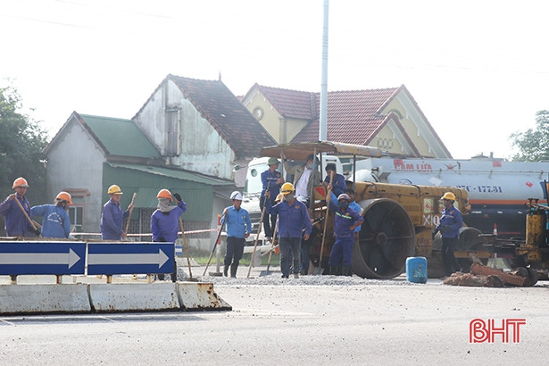 Quốc lộ 1A từ TX Hồng Lĩnh đến Thạch Hà chi chít ổ gà