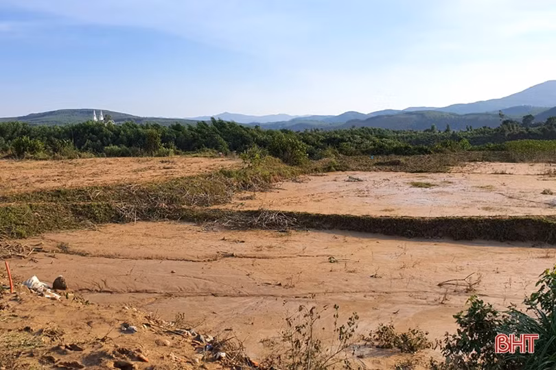 Người dân vùng thượng Kỳ Anh kể chuyện lở núi trong đêm, nhiều khối đá lớn rơi ầm ầm