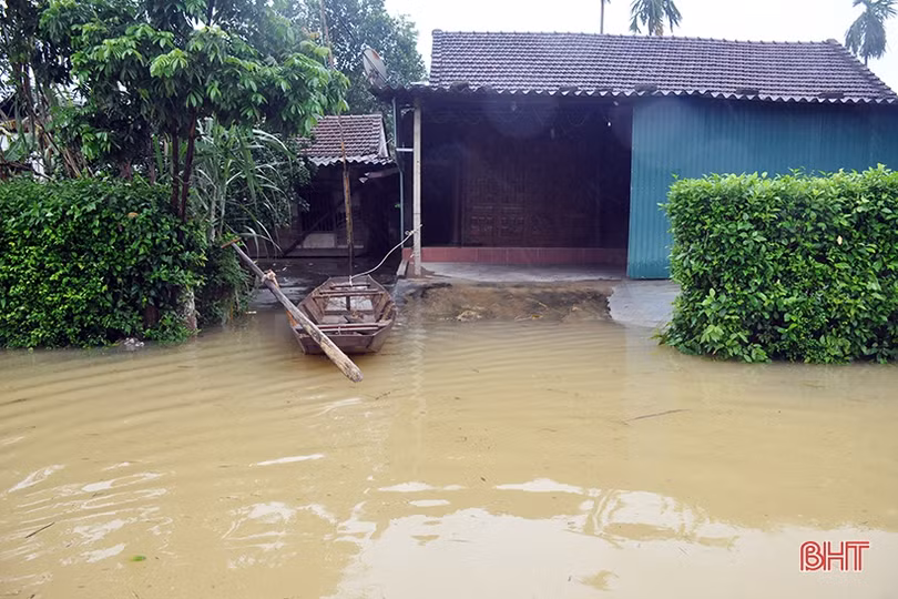“Mục sở thị” cảnh sống chung với lũ của người dân miền núi Hà Tĩnh