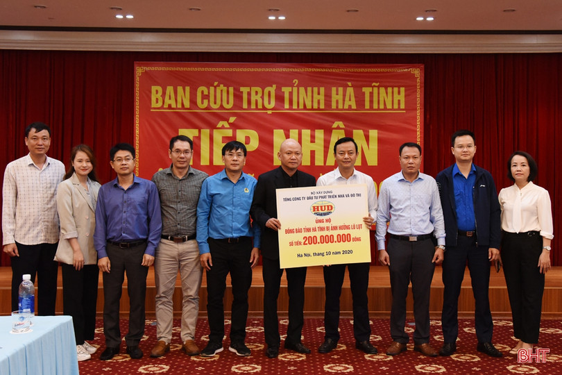 Hơn 320 tổ chức, cá nhân ủng hộ đồng bào vùng lũ Hà Tĩnh 24 tỷ đồng