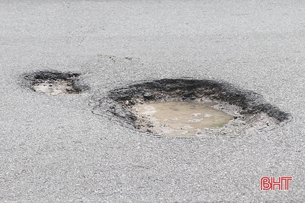 Quốc lộ 1A từ TX Hồng Lĩnh đến Thạch Hà chi chít ổ gà