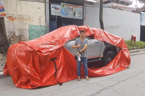 Nhiều cách bảo vệ ôtô độc đáo trong mùa lũ lụt