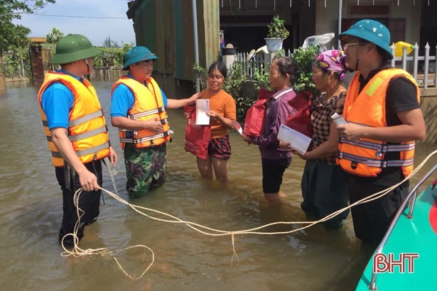 Nhiều tình cảm hỗ trợ đến với người dân vùng lũ
