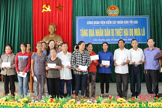 Các đơn vị, nhà hảo tâm chung tay hướng về người dân vùng lũ Hà Tĩnh