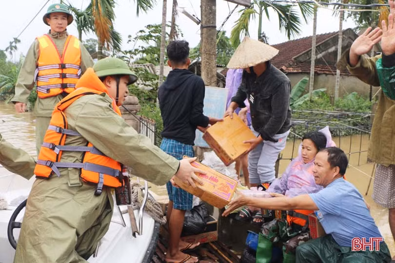 Hà Tĩnh gấp rút hỗ trợ nhu yếu phẩm thiết yếu cho Nhân dân vùng lũ