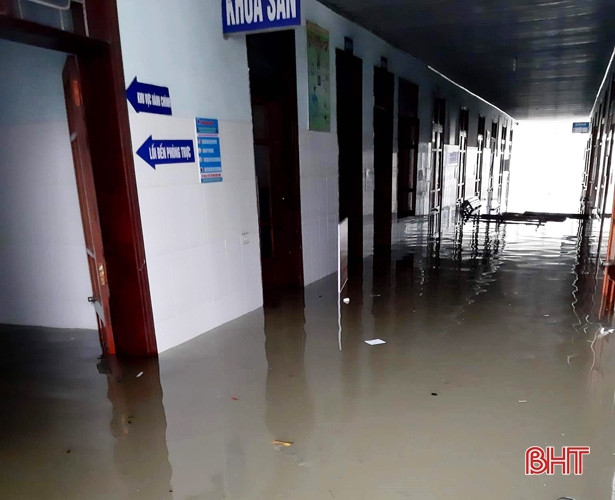 BVĐK Cẩm Xuyên nổ máy phát điện giúp 18 sản phụ “vượt cạn” trong lũ