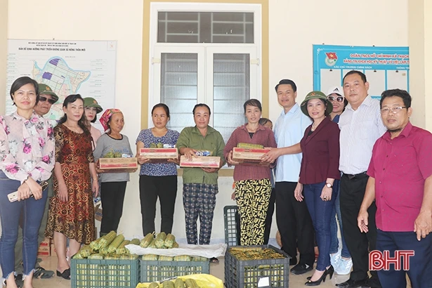 Thêm nhiều phần quà ý nghĩa hướng về người dân vùng lũ Hà Tĩnh