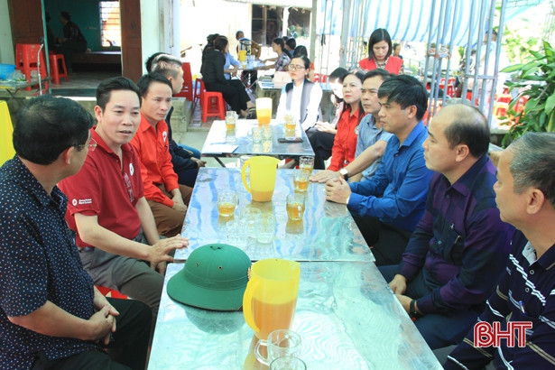 Hỗ trợ thân nhân 2 chiến sỹ hy sinh ở Quảng Trị 18 triệu đồng