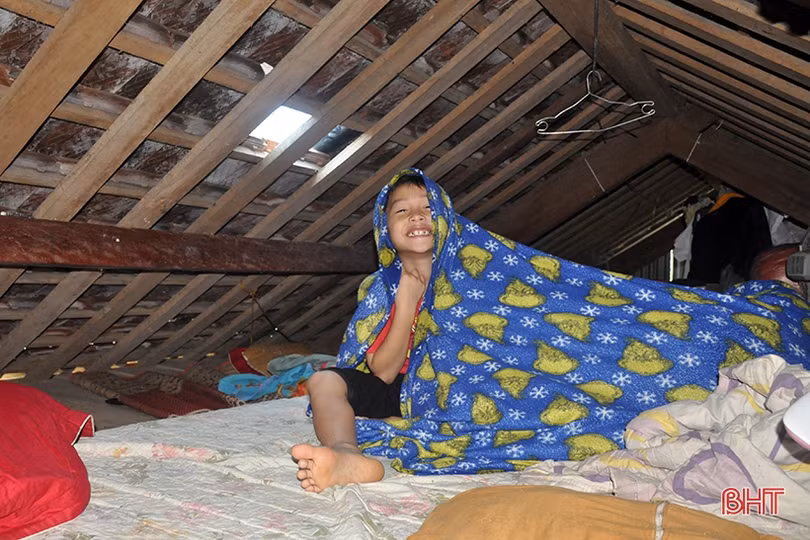 “Mục sở thị” cảnh sống chung với lũ của người dân miền núi Hà Tĩnh