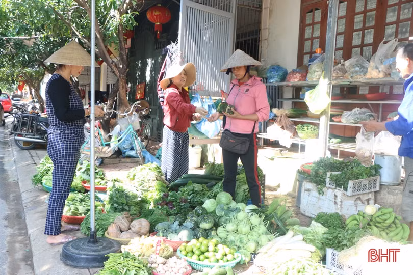 Giá cả thực phẩm tại chợ dân sinh ở TP Hà Tĩnh ổn định sau lũ