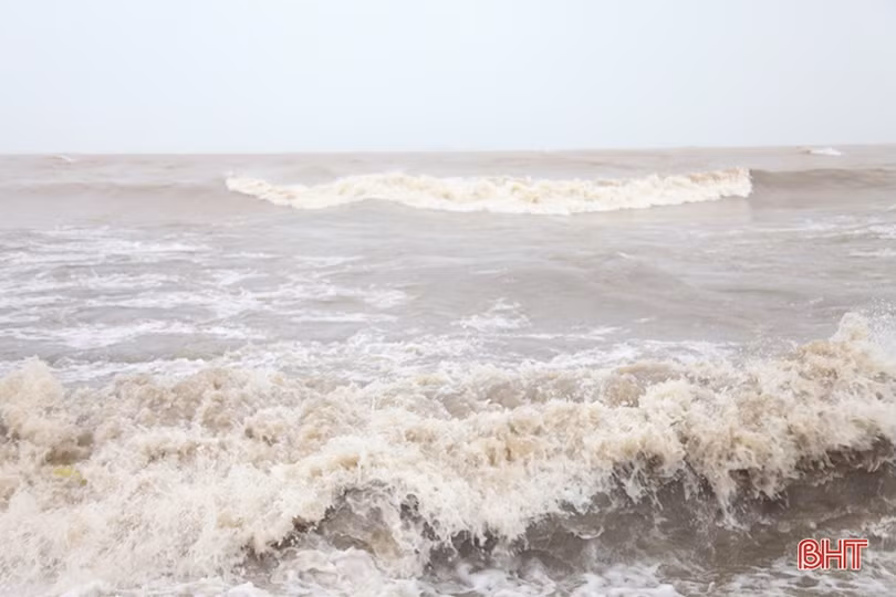 Gần 4.000 tàu thuyền Hà Tĩnh vào bờ an toàn trước bão số 8