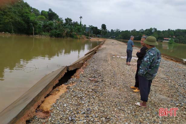 Nhiều tuyến đường ở Vũ Quang bị sạt lở nghiêm trọng do mưa lũ