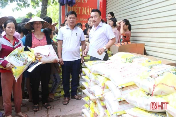 Thêm nhiều phần quà ý nghĩa hướng về người dân vùng lũ Hà Tĩnh