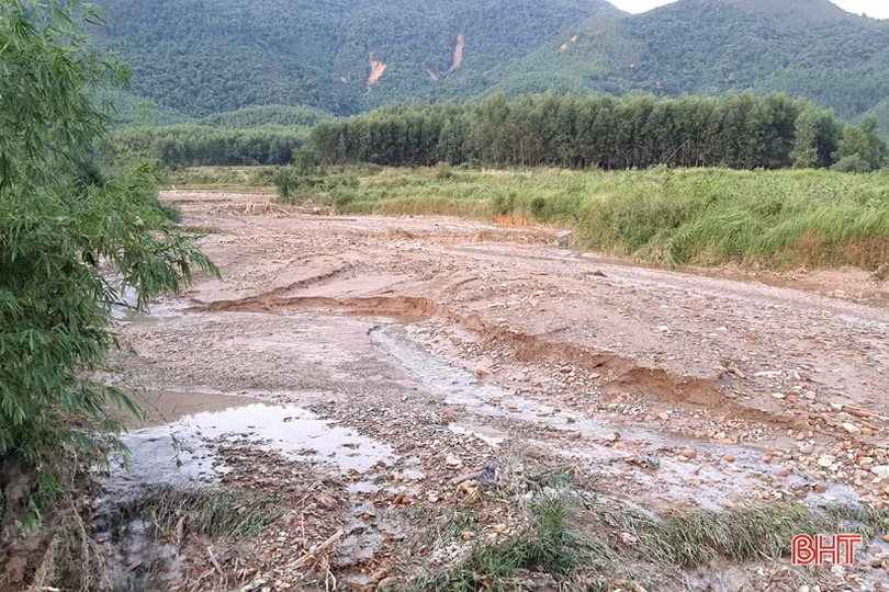 Người dân vùng thượng Kỳ Anh kể chuyện lở núi trong đêm, nhiều khối đá lớn rơi ầm ầm